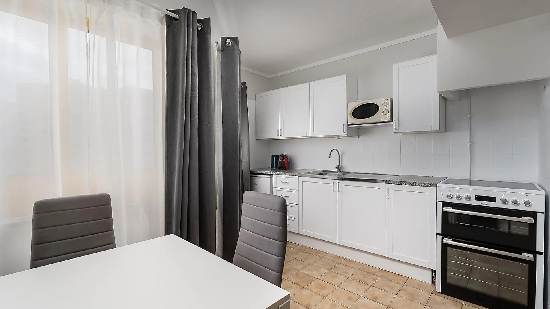 Arnaldo'S Beach Apartment Portimao